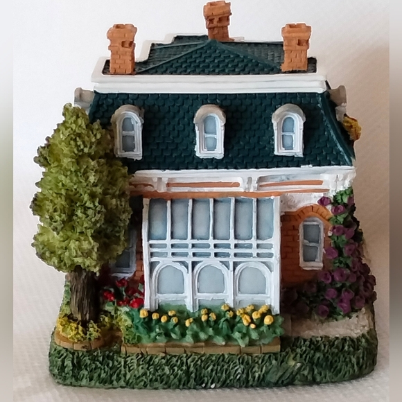 Christmas Village Building Rosie’s Flower Shop and the Oldest Tree - Picture 7 of 12